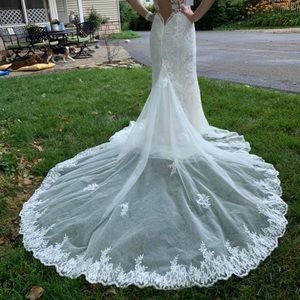 Never worn wedding dress
